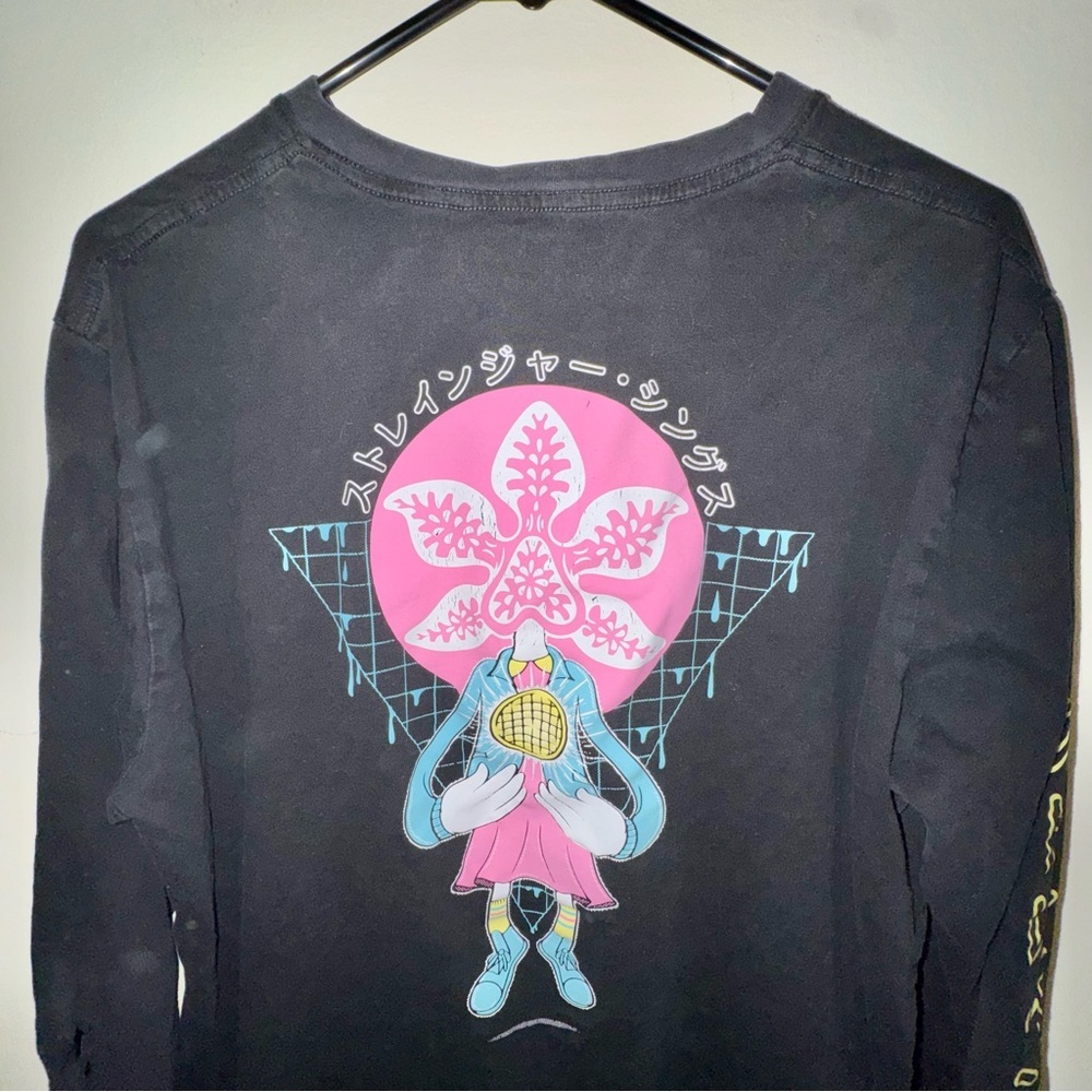 *Flaws* Stranger Things x Chogrin Elegorgon Long Sleeve Shirt - Picture 9 of 11